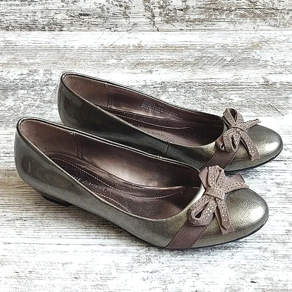 NWOT Etienne Aigner Patent Leather Silver Flats - Picture 8 of 16